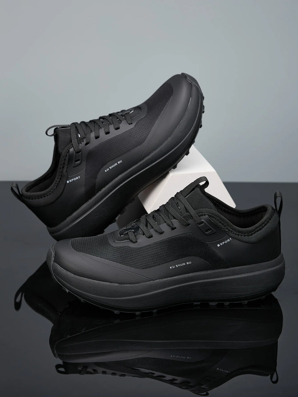 Men's Outdoor Athletic Shoes with Anti-Slip, Wear-Resistant, Breathable, and Casual Design in Black