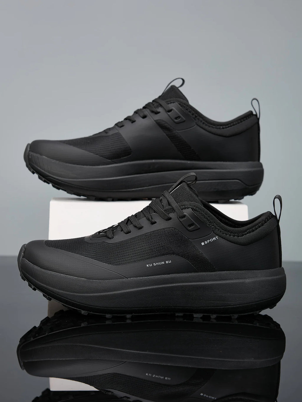 Men's Outdoor Athletic Shoes with Anti-Slip, Wear-Resistant, Breathable, and Casual Design in Black