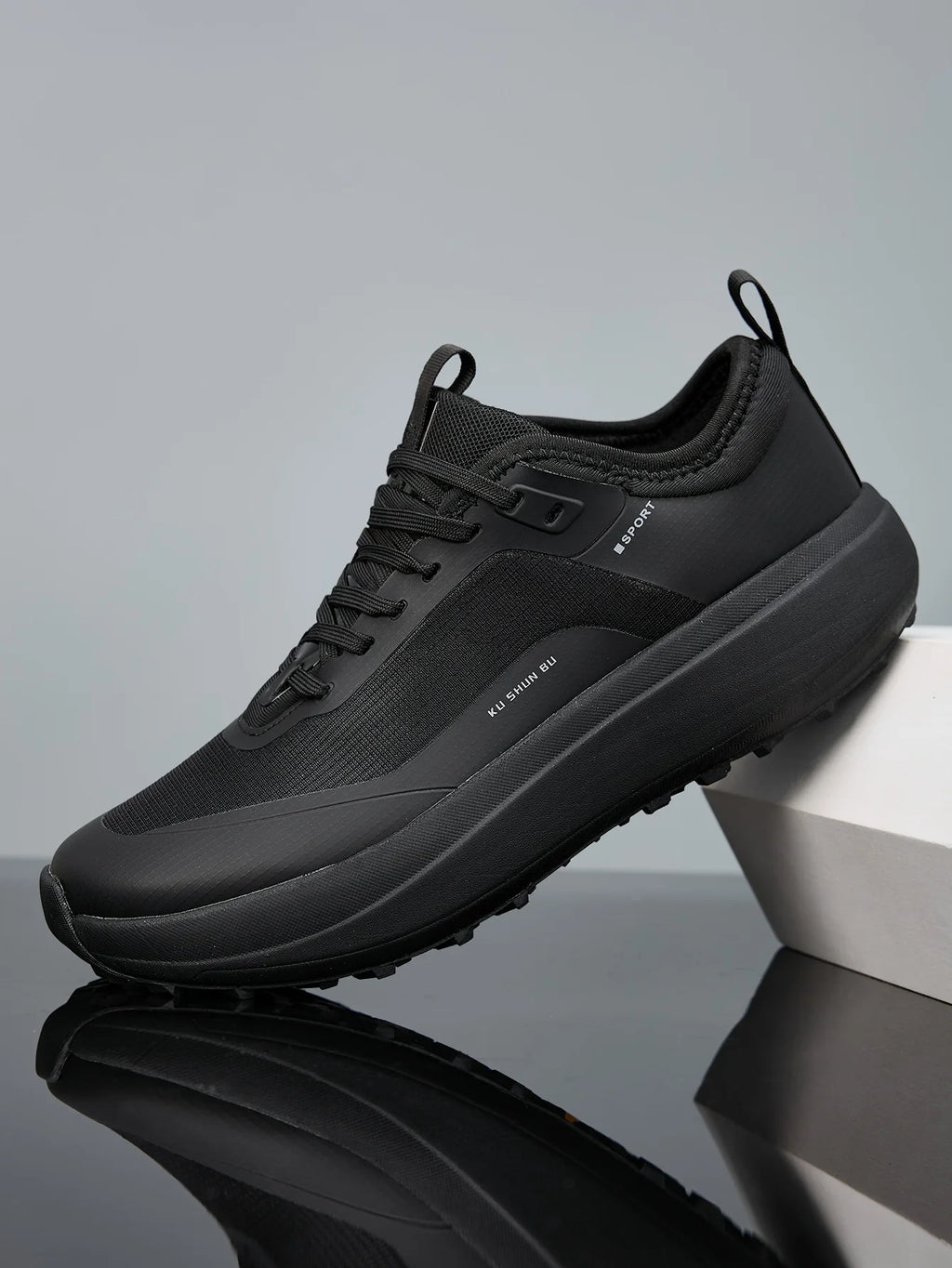 Men's Outdoor Athletic Shoes with Anti-Slip, Wear-Resistant, Breathable, and Casual Design in Black